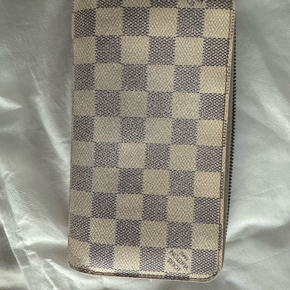 Louis Vuitton Damier Azur Wallet in Cream and Gray